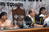 Mayor blames the councilor�s irresponsiblity for the bad condition of the roads in the city